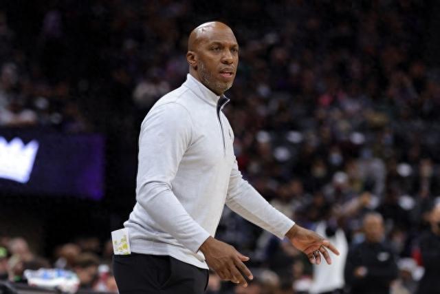 吹杨缺阵老鹰险胜绿军 斯波大失误热火负活塞