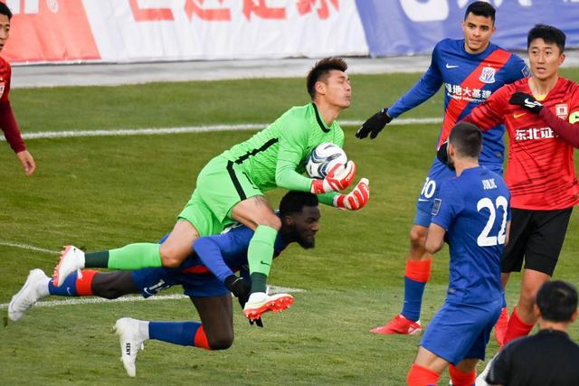 18岁西班牙前锋吉乌在切尔西境遇不佳，8场仅1球